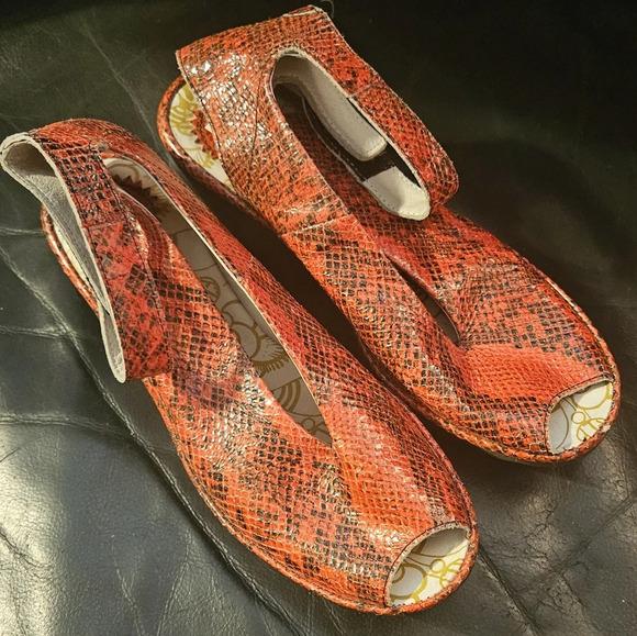 Fly London Shoes - FLY London Women 8.5 US40 Eu Red/Black Leather Wedge Strap Sandal Peep Toe Shoe